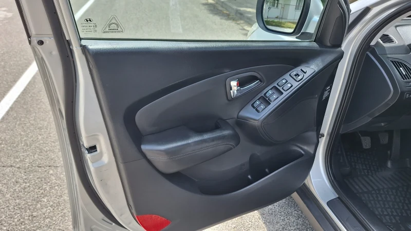 Hyundai Tucson ix35, 2.0l, 134кс, снимка 5 - Автомобили и джипове - 52435310