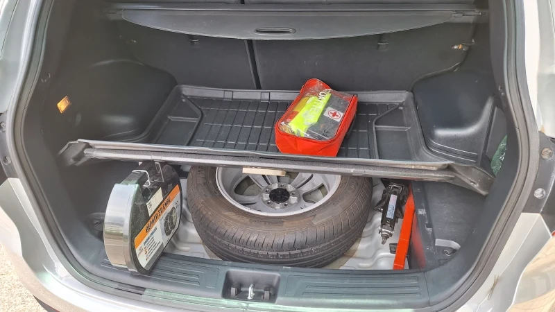 Hyundai Tucson ix35, 2.0l, 134кс, снимка 17 - Автомобили и джипове - 52435310