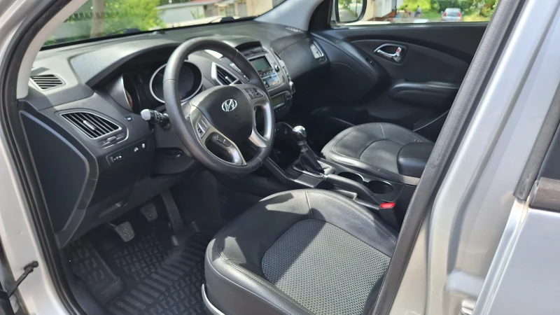Hyundai Tucson ix35, 2.0l, 134кс, снимка 6 - Автомобили и джипове - 52435310