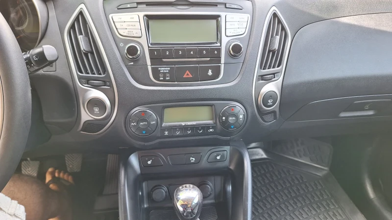 Hyundai Tucson ix35, 2.0l, 134кс, снимка 9 - Автомобили и джипове - 52435310
