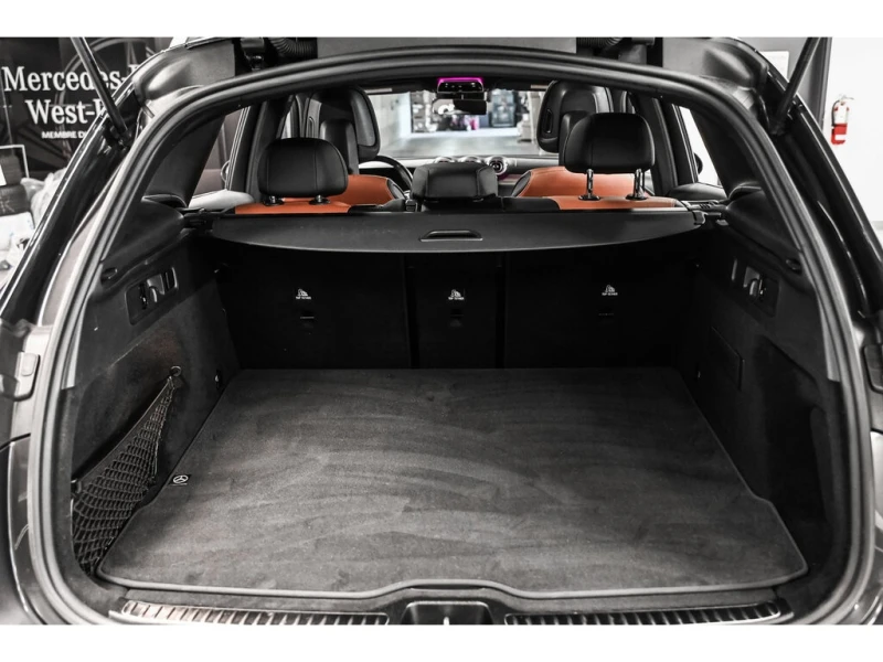 Mercedes-Benz GLC 300 4MATIC SUV | Premium | Night | Marche Pied Vehic, снимка 13 - Автомобили и джипове - 52853441