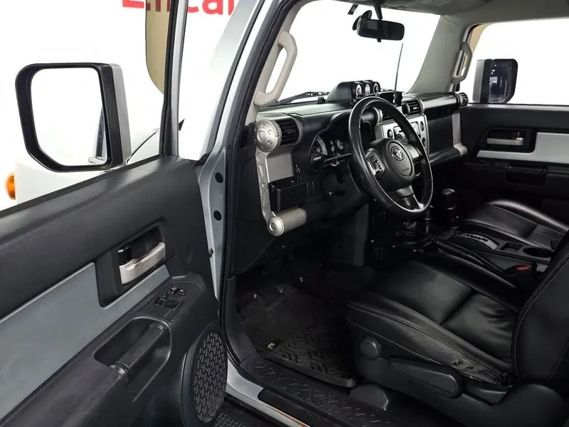 Toyota Fj cruiser 4WD V6, снимка 11 - Автомобили и джипове - 55927821