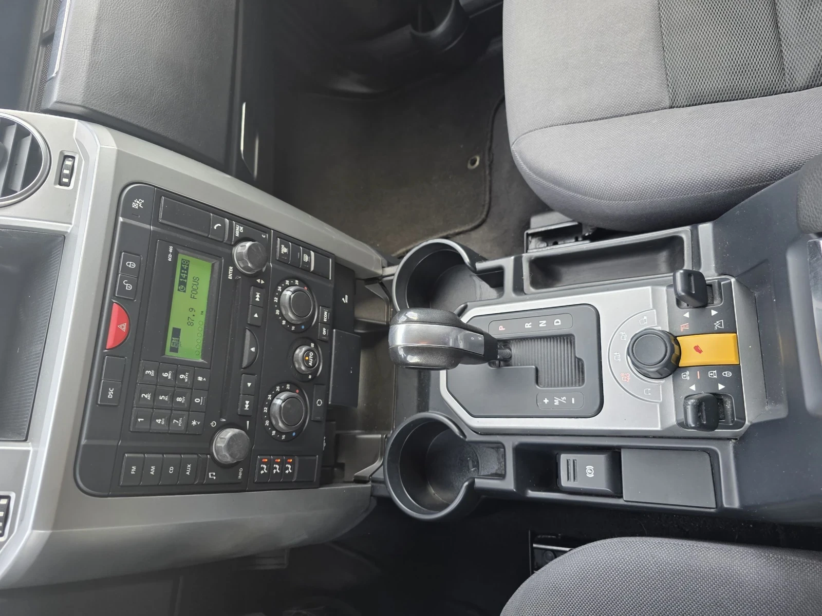 Land Rover Discovery, снимка 6 - Автомобили и джипове - 54128255