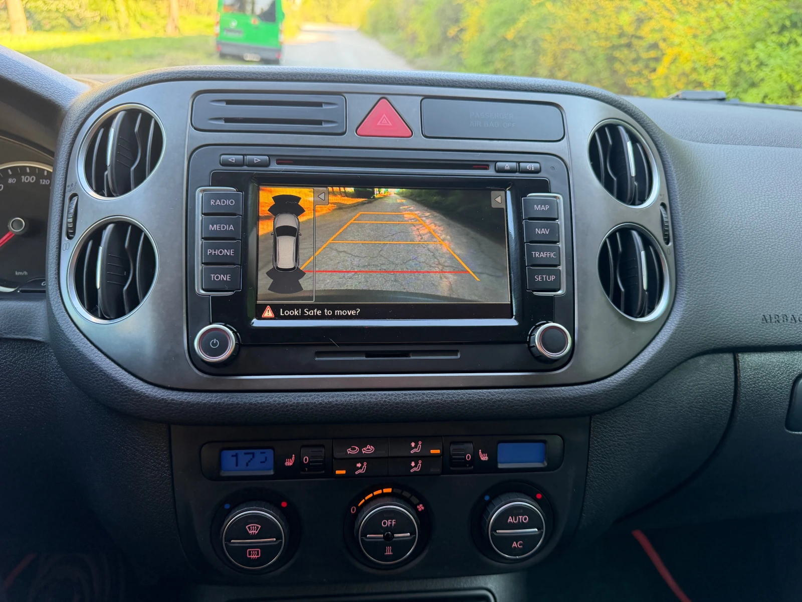 VW Tiguan CBA, снимка 12 - Автомобили и джипове - 54248579