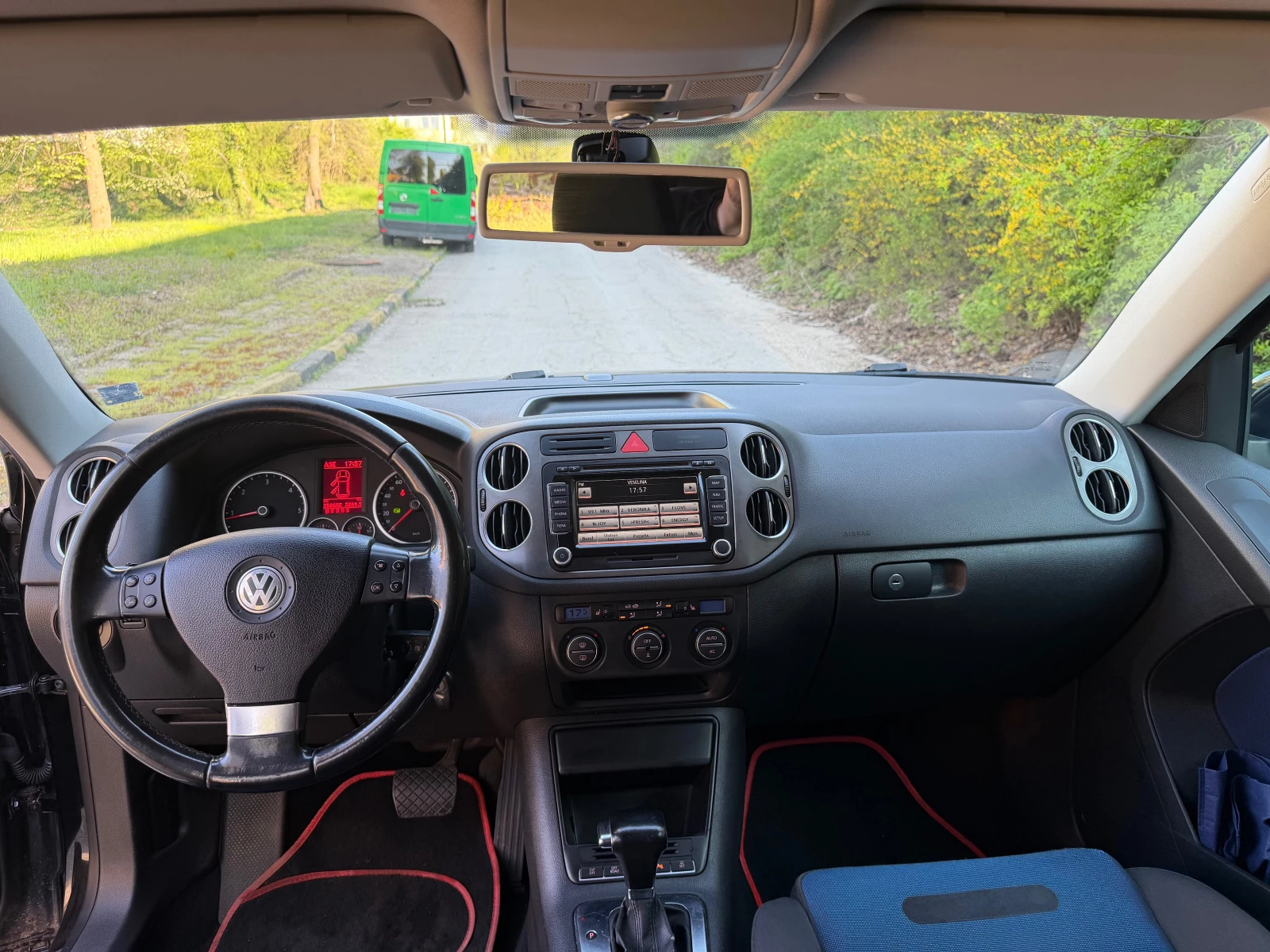 VW Tiguan CBA, снимка 11 - Автомобили и джипове - 54248579