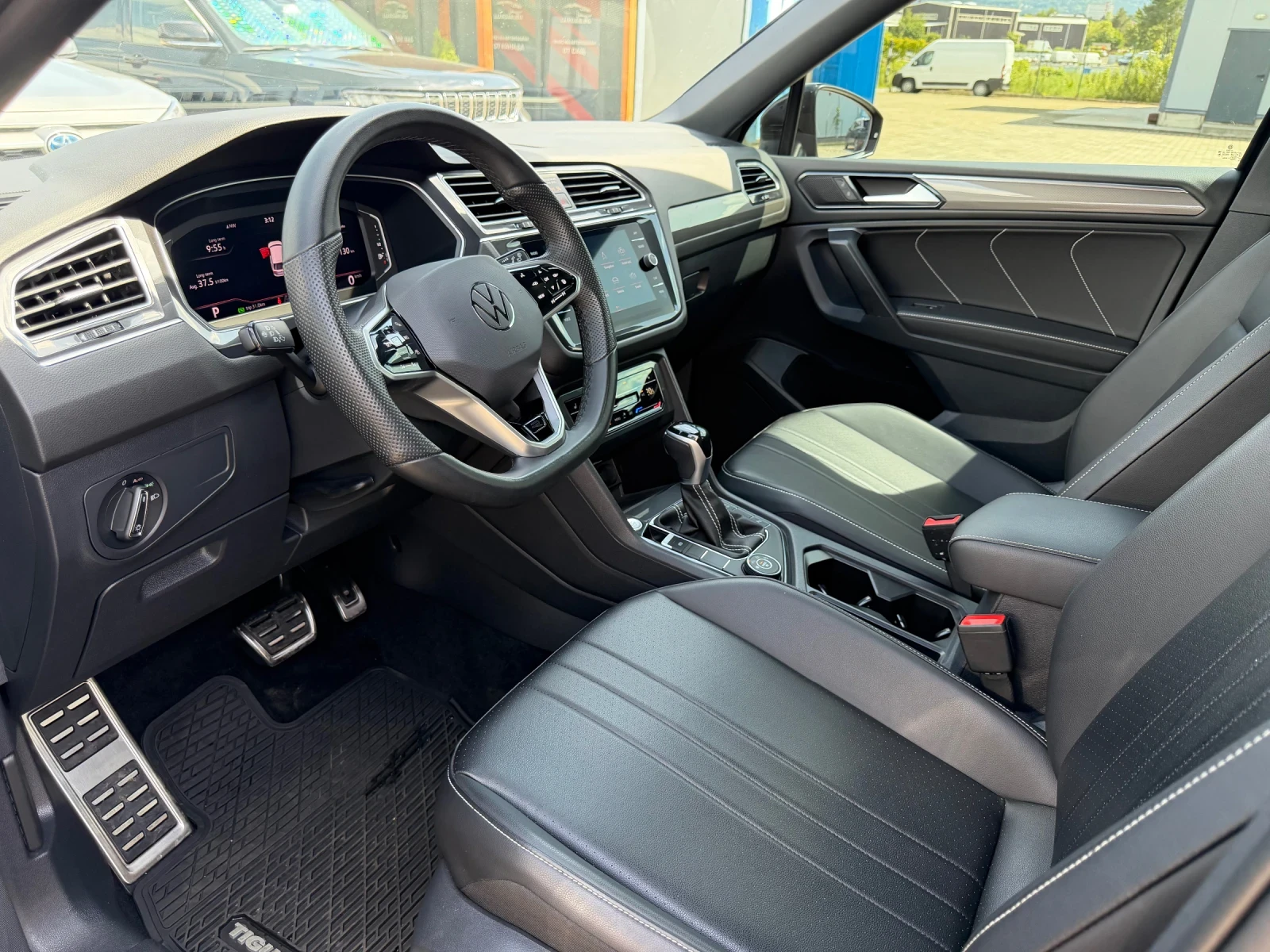 VW Tiguan Allspace 2.0 TSI R-line 4motion, снимка 14 - Автомобили и джипове - 54669075