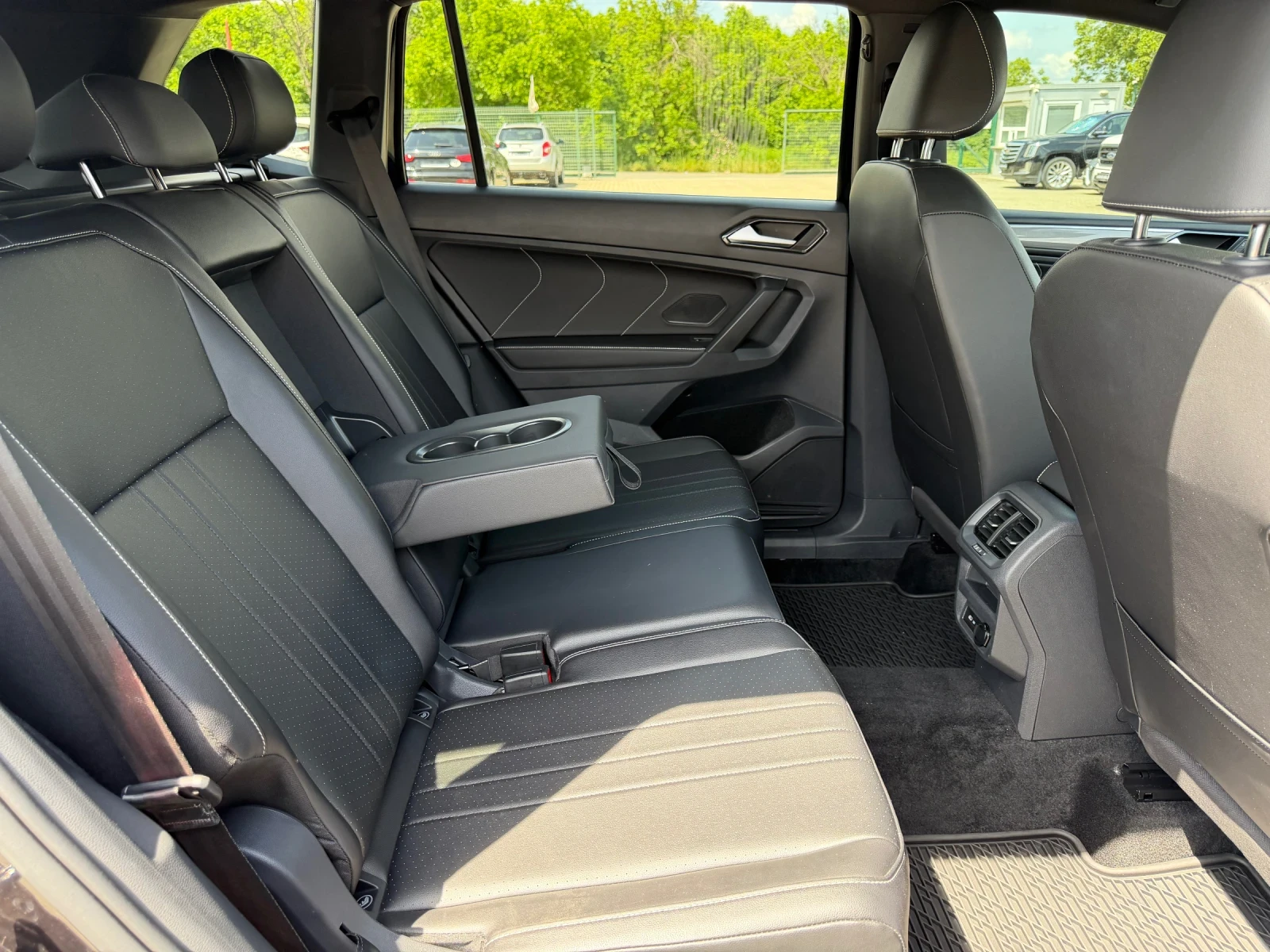 VW Tiguan Allspace 2.0 TSI R-line 4motion, снимка 8 - Автомобили и джипове - 54669075
