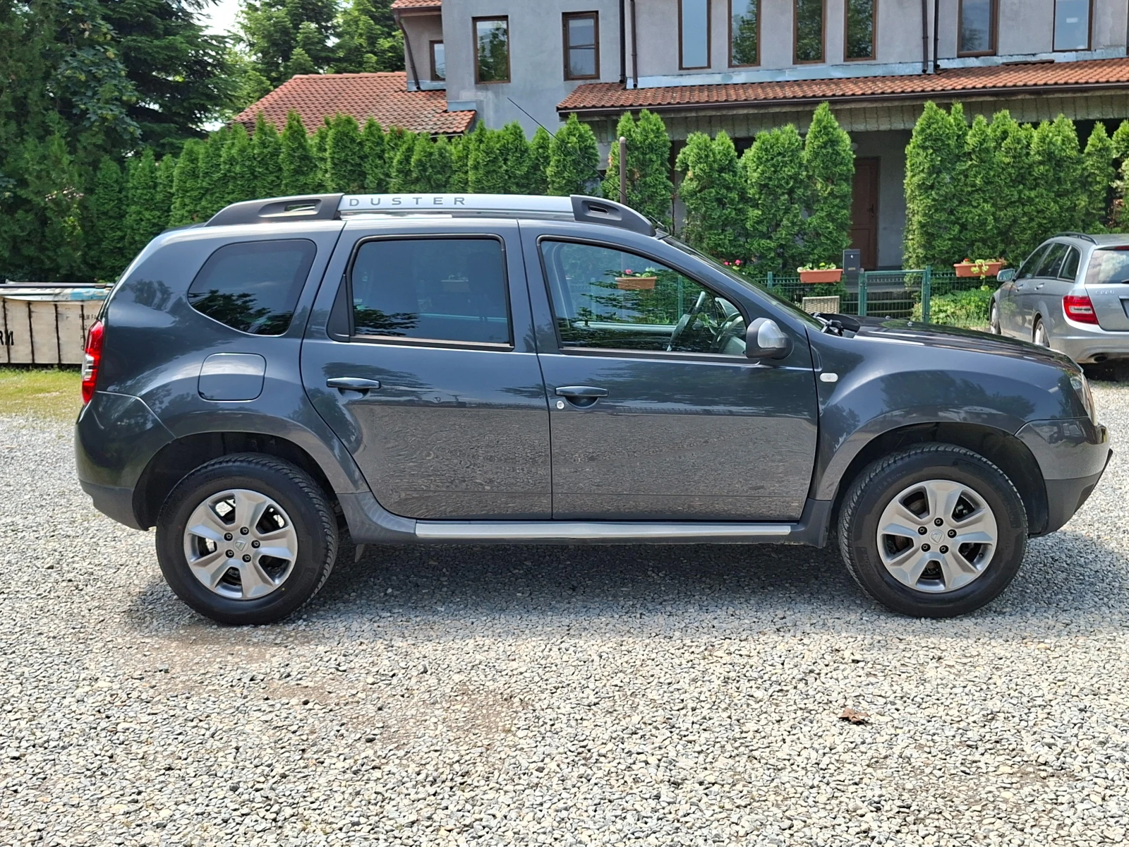 Dacia Duster 1.5dci 4х4 6ск., снимка 4 - Автомобили и джипове - 54799886