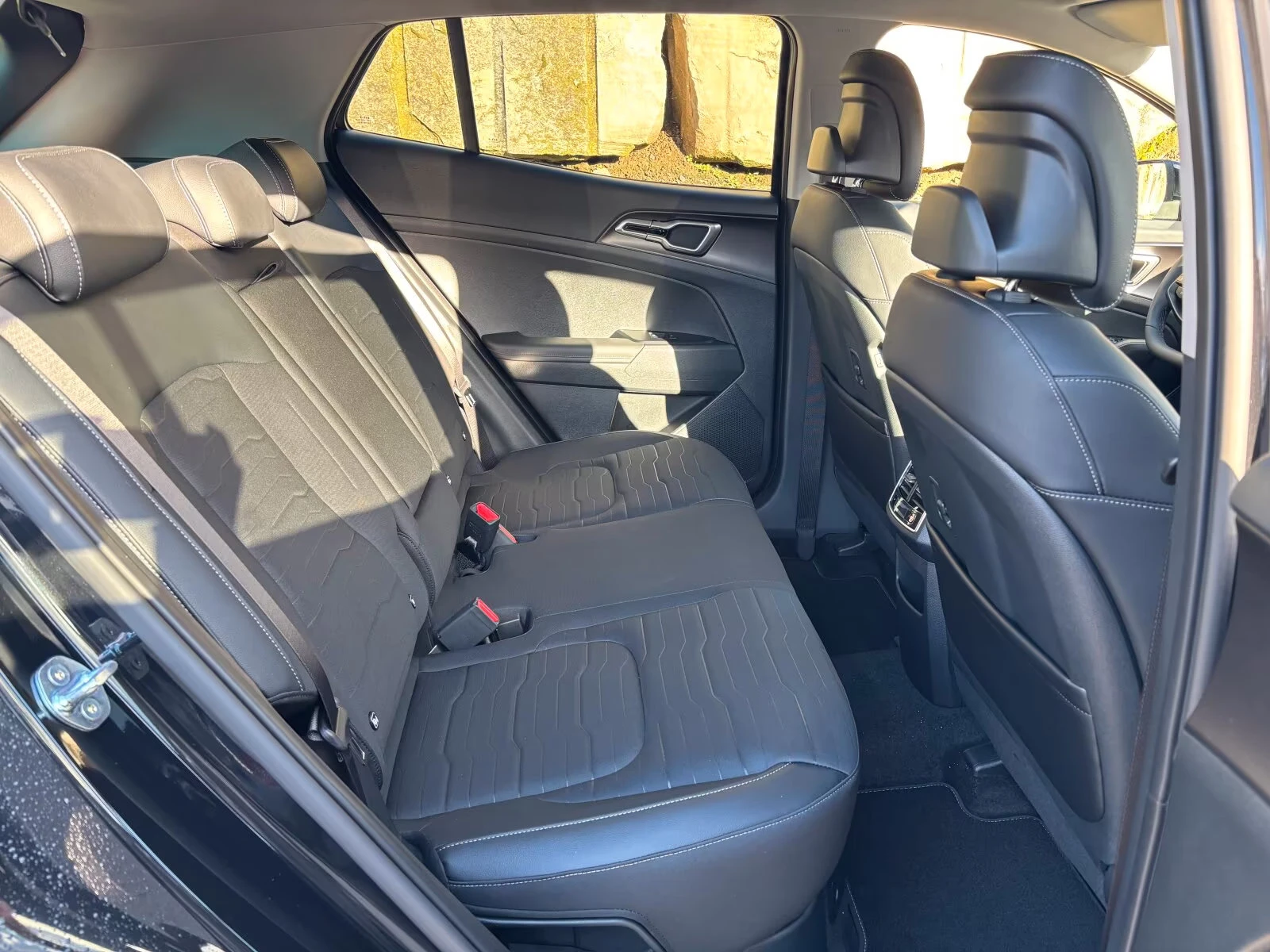 Kia Sportage НОВ!/1.6HEV/239HP/VISION/CAM/NAVI/LED/KLESS/383q, снимка 12 - Автомобили и джипове - 54820092