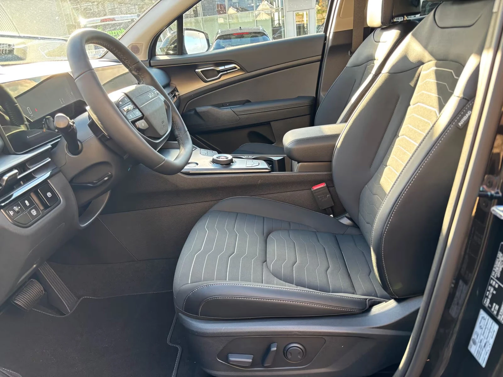 Kia Sportage НОВ!/1.6HEV/239HP/VISION/CAM/NAVI/LED/KLESS/383q, снимка 6 - Автомобили и джипове - 54820092
