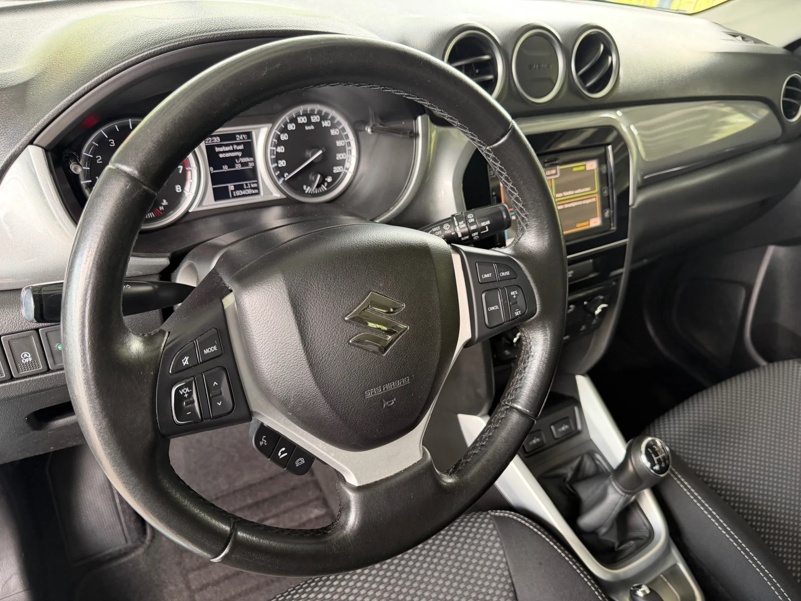 Suzuki Vitara 1.6* REALNI KM* CAR PLAY* , снимка 12 - Автомобили и джипове - 55322492
