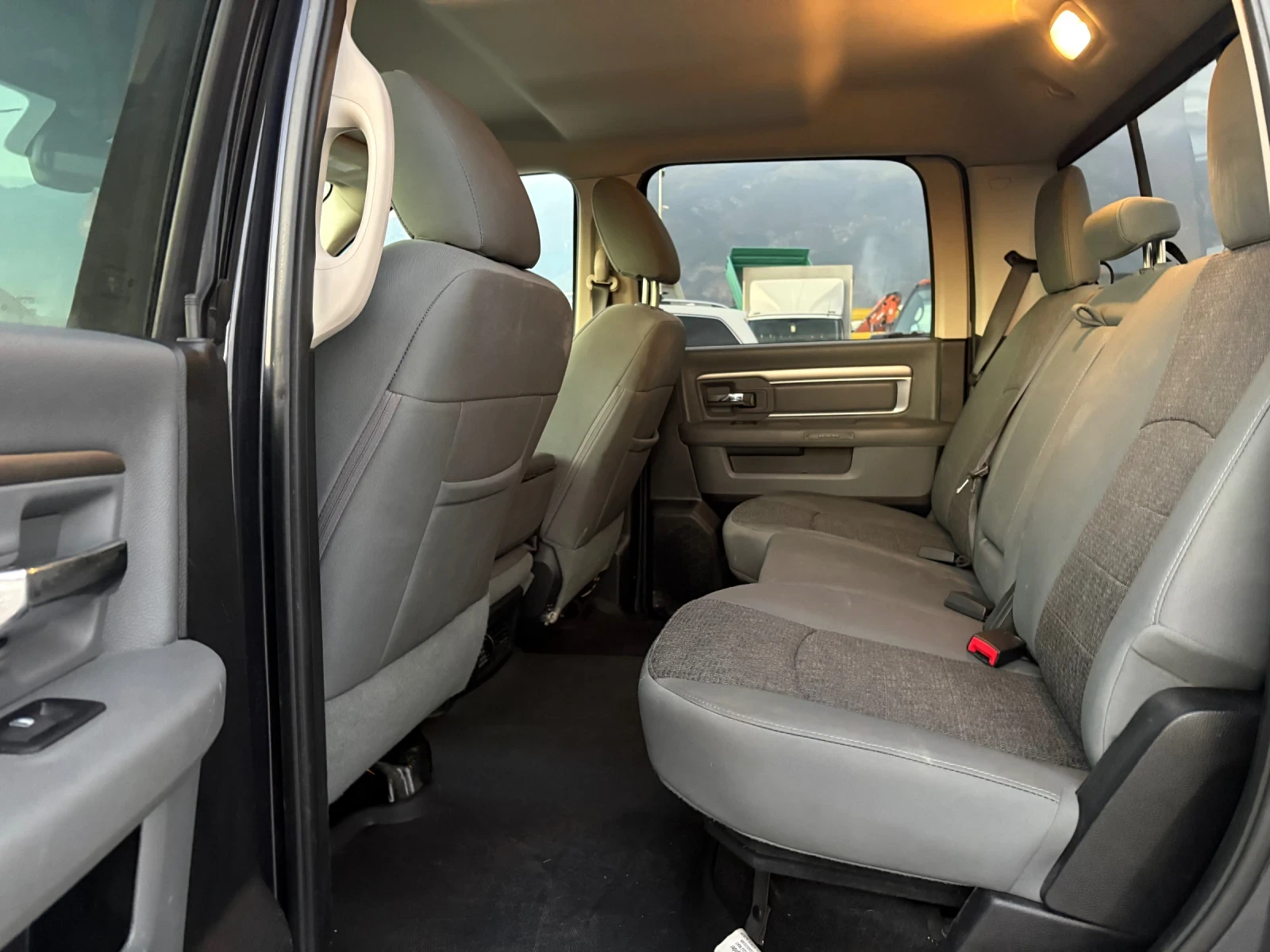 Dodge Ram 1500, снимка 9 - Автомобили и джипове - 56343526