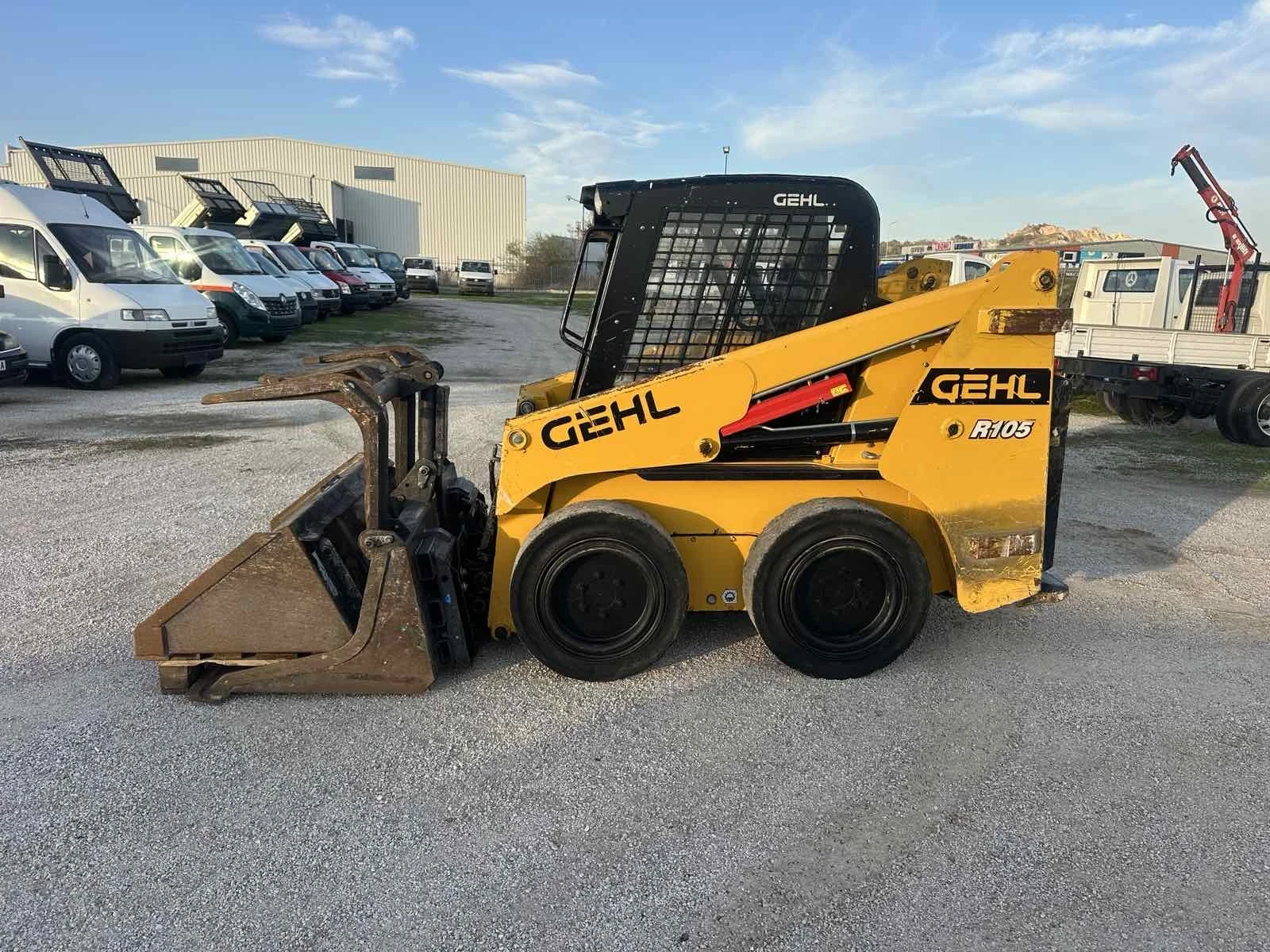 Мини челни товарачи GEHL R105 Skid Steer Loader, снимка 1