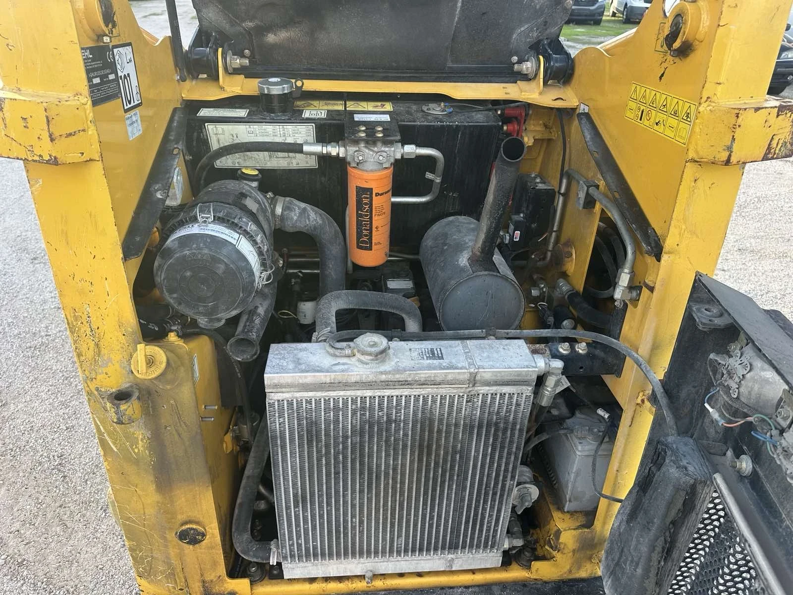 Мини челни товарачи GEHL R105 Skid Steer Loader - изображение 10