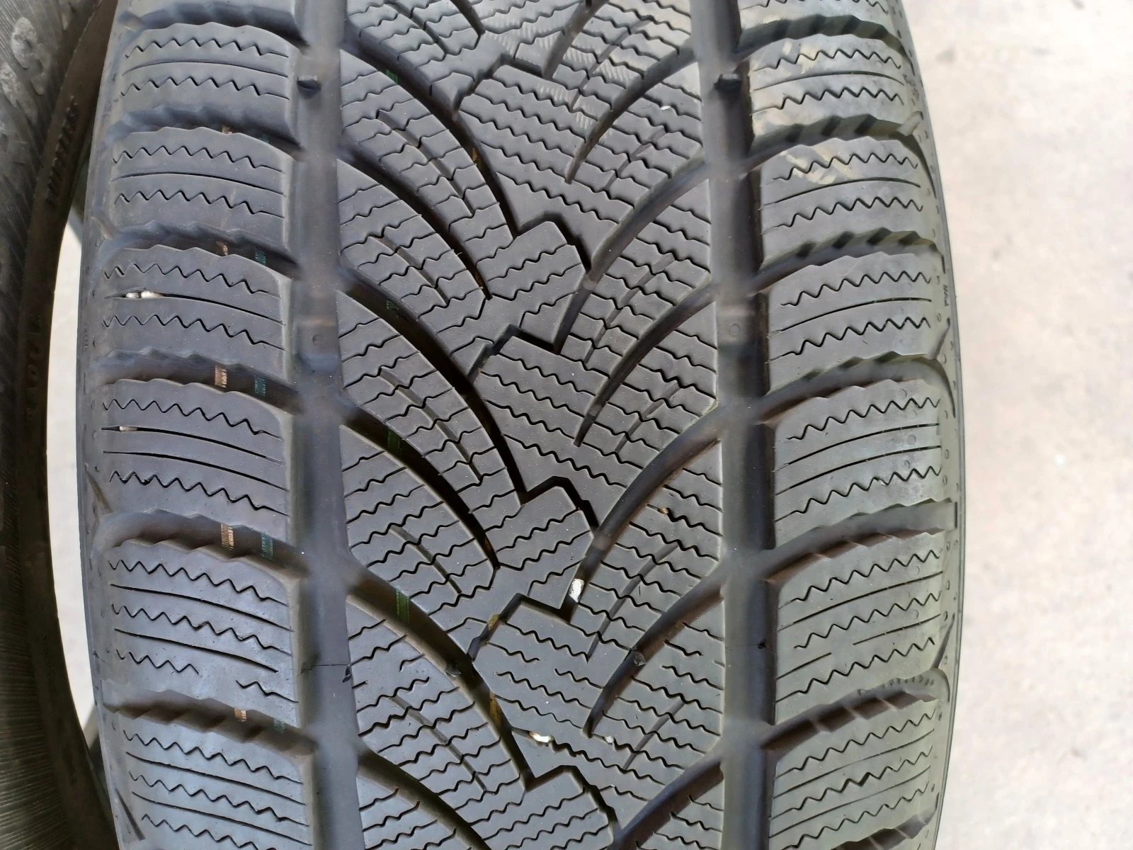  235/45R18 | Mobile.bg   3