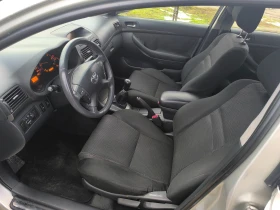 Toyota Avensis Перфектна, снимка 8 - Автомобили и джипове - 53703431