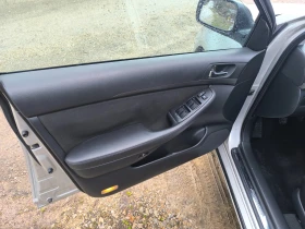 Toyota Avensis Перфектна, снимка 12 - Автомобили и джипове - 53703431