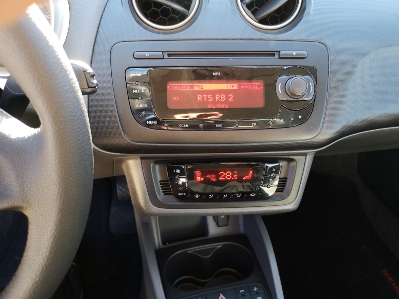 Seat Ibiza 1.4 ШВЕЙЦАРИЯ , снимка 16 - Автомобили и джипове - 40441439