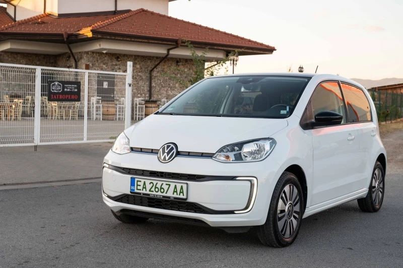 VW Up E-up* 36.8Kwh* StyleКАМЕРА* Подгрев* Lineasist* Ge, снимка 3 - Автомобили и джипове - 43331409