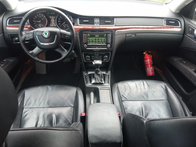 Skoda Superb 2.0TDI 8V 140kc, снимка 12 - Автомобили и джипове - 44776210