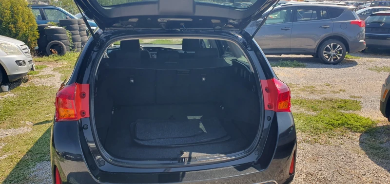 Toyota Auris 1.4 D4d-NAVI- 148000км!!!, снимка 12 - Автомобили и джипове - 51338289