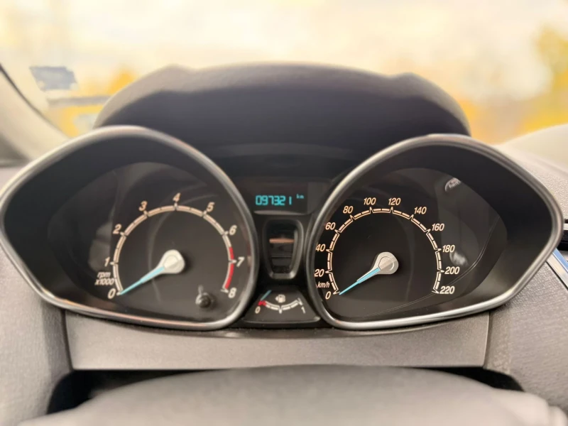 Ford Fiesta 1.25 Titanium, снимка 8 - Автомобили и джипове - 52280482
