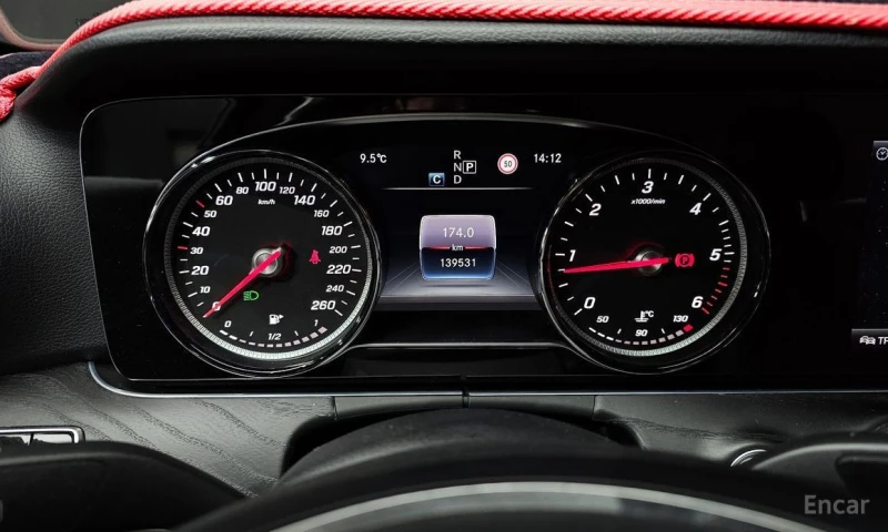 Mercedes-Benz E 220, снимка 8 - Автомобили и джипове - 53123731