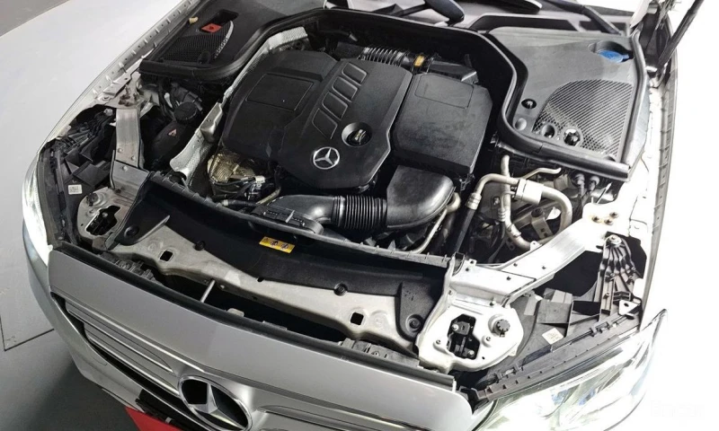 Mercedes-Benz E 220, снимка 6 - Автомобили и джипове - 53123731