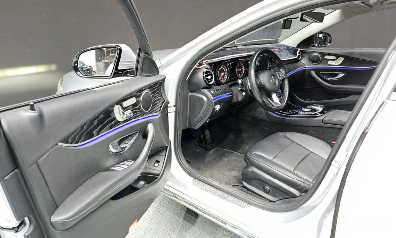 Mercedes-Benz E 220, снимка 10 - Автомобили и джипове - 53123731