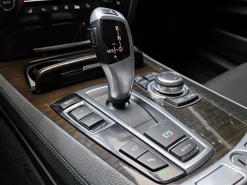 BMW 740 Li, снимка 9 - Автомобили и джипове - 55205052