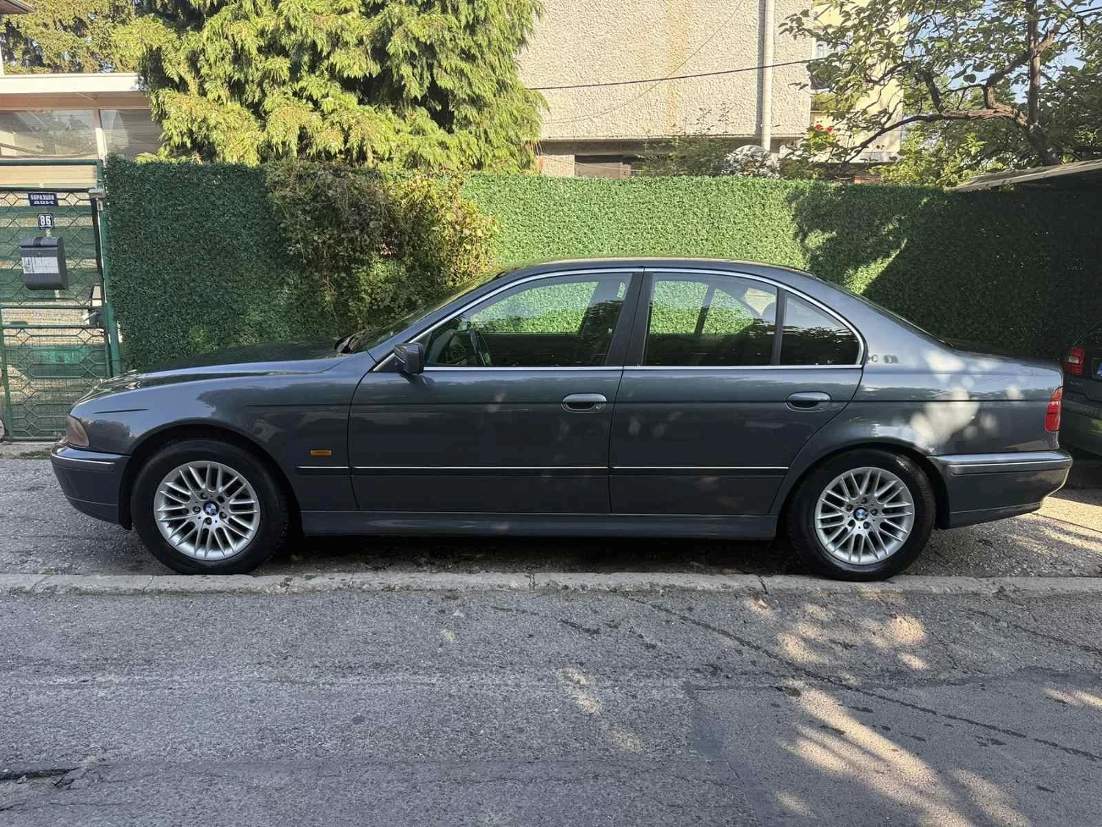 BMW 523  - изображение 2