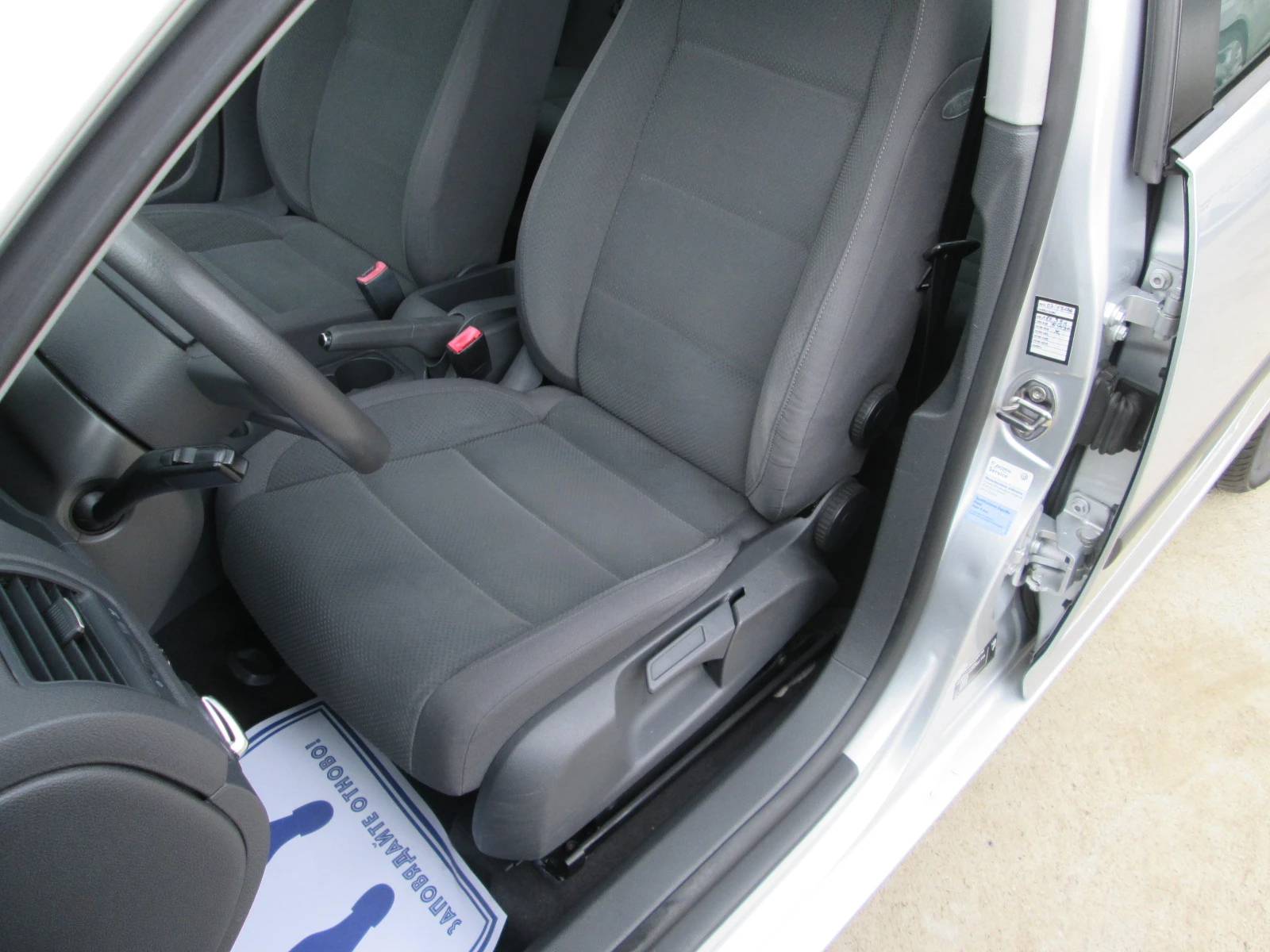 VW Golf 1.6I-Клима-НОВА - изображение 9