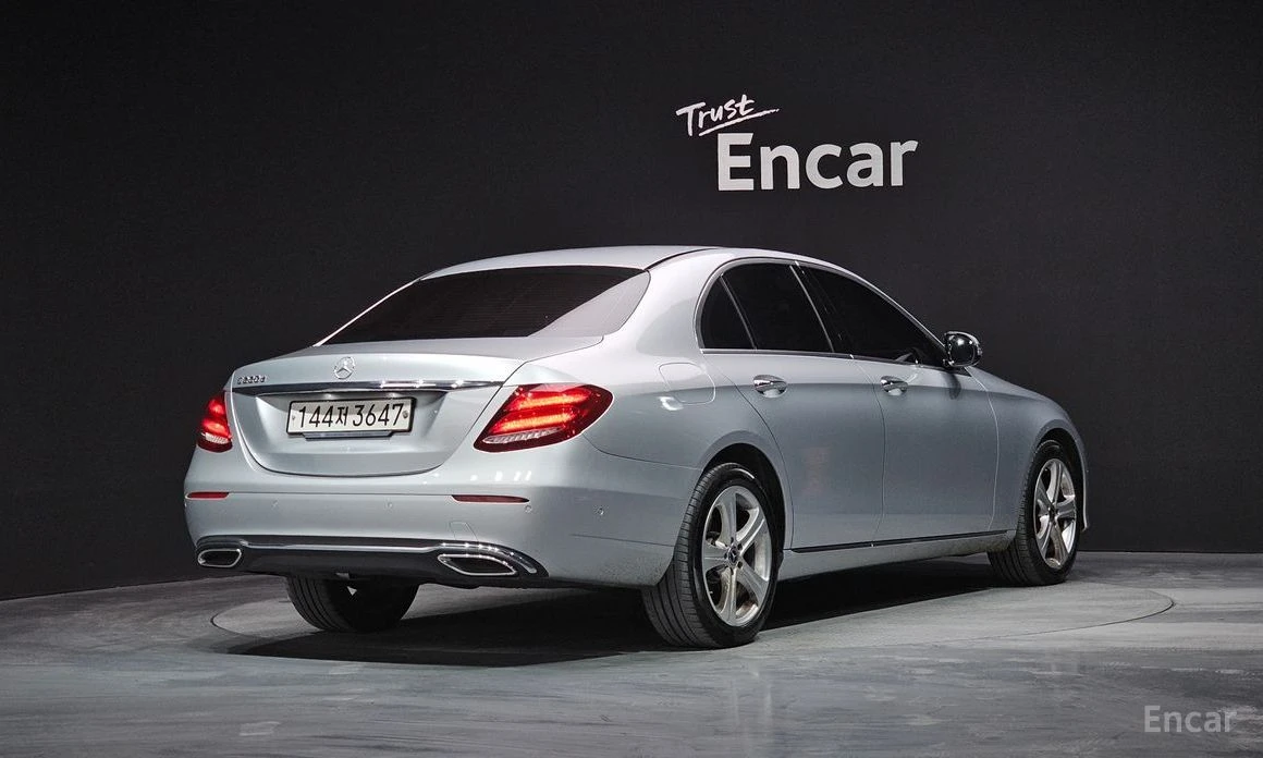 Mercedes-Benz E 220  - изображение 2