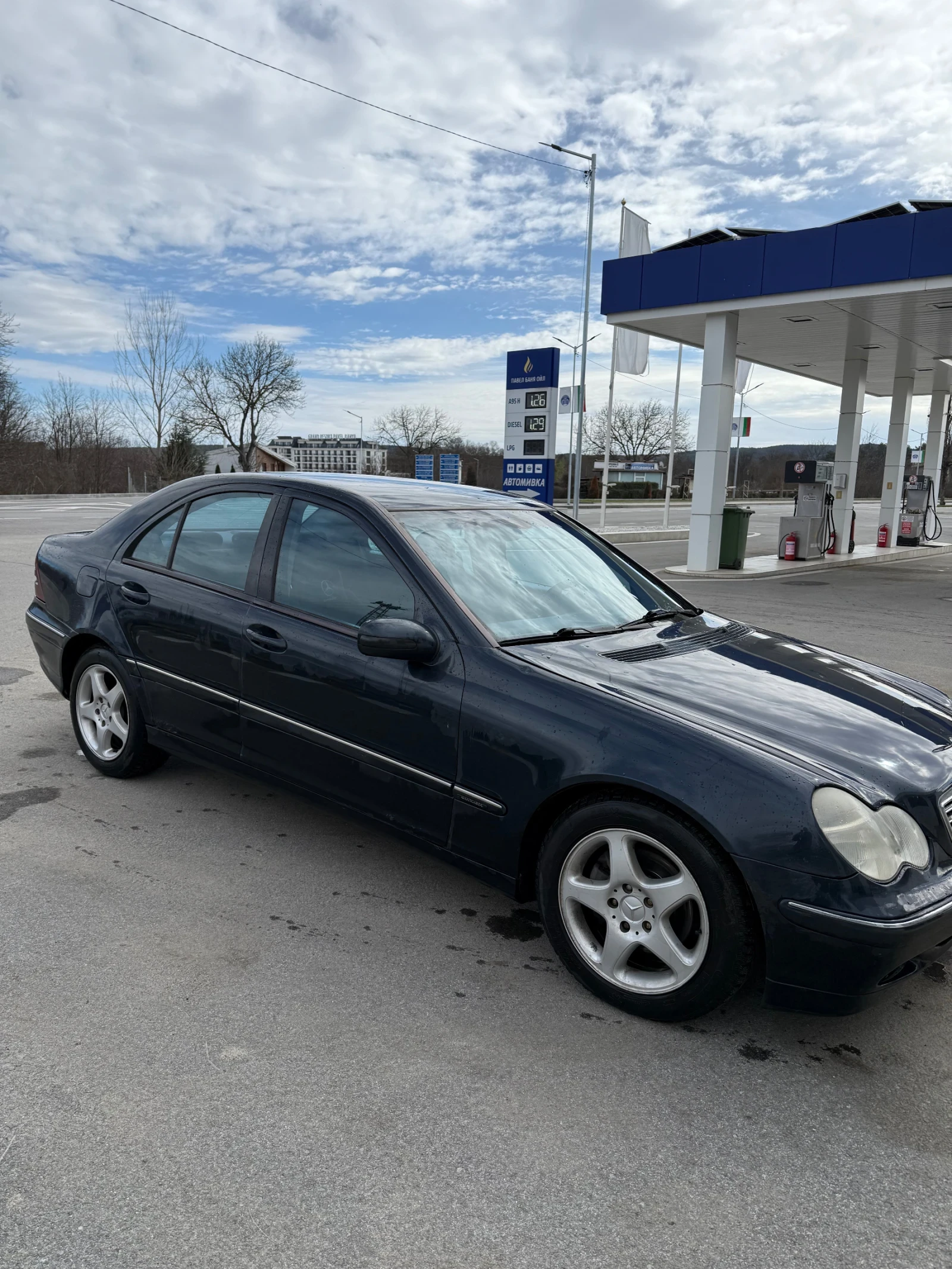 Mercedes-Benz C 220, снимка 3 - Автомобили и джипове - 54371490