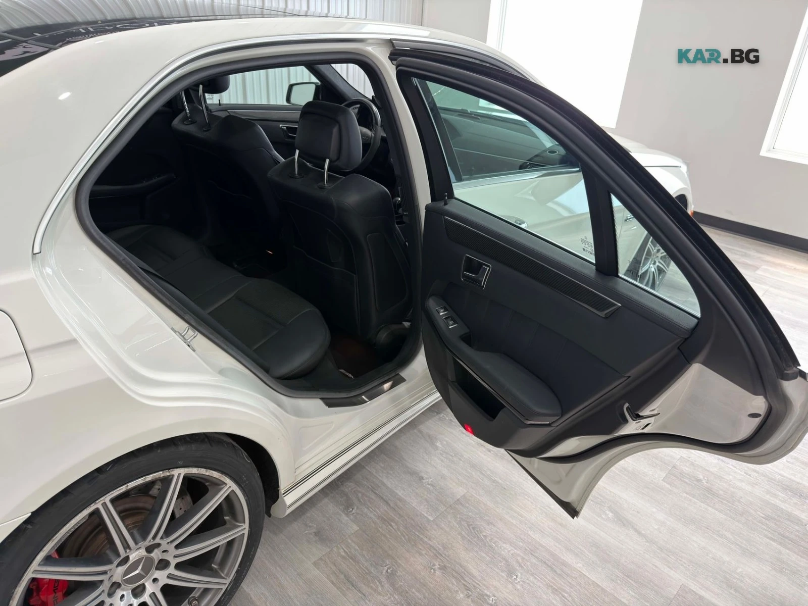 Mercedes-Benz E 63 AMG Автокредит Цена до България, снимка 14 - Автомобили и джипове - 55817665