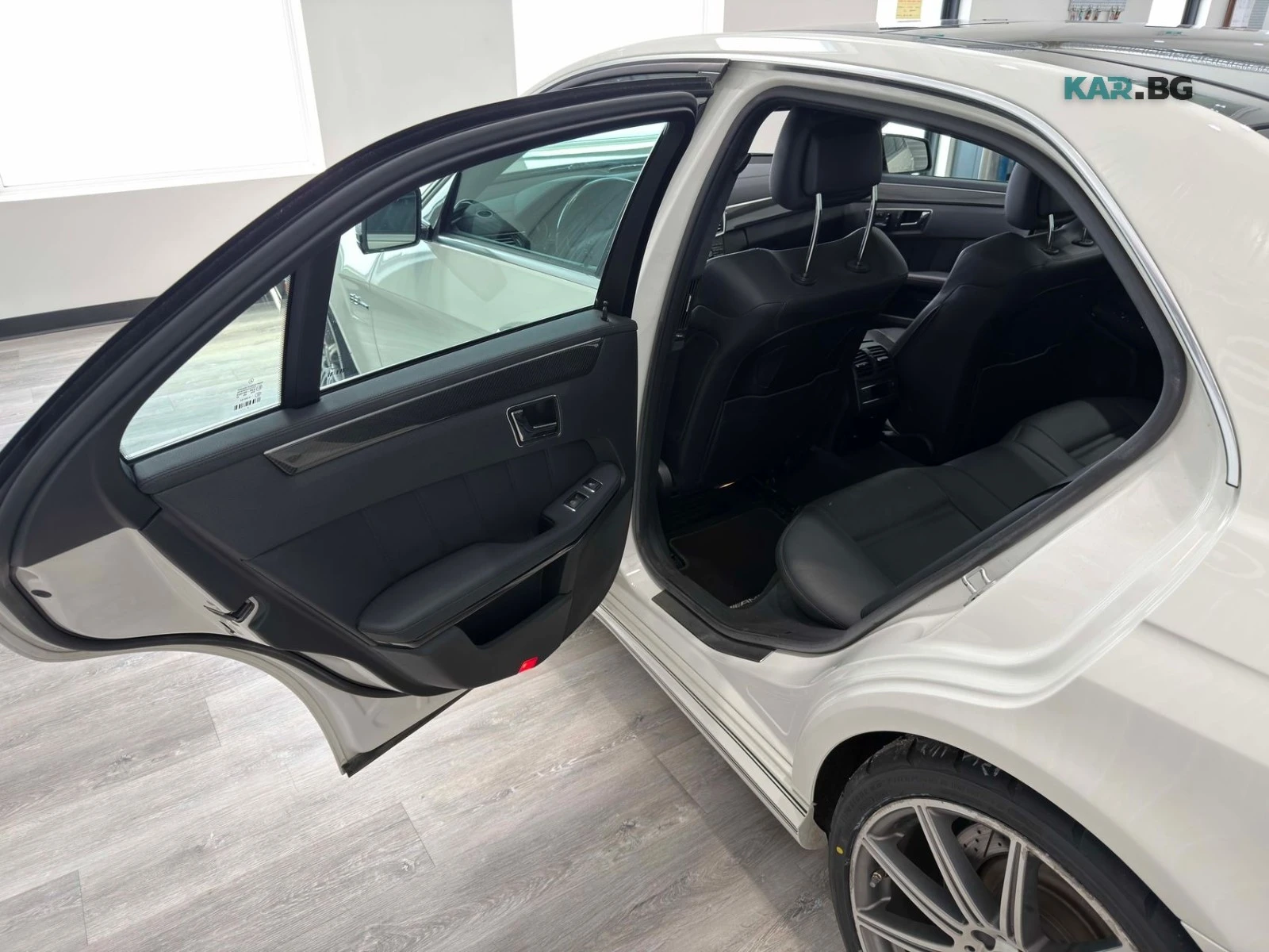 Mercedes-Benz E 63 AMG Автокредит Цена до България, снимка 13 - Автомобили и джипове - 55817665