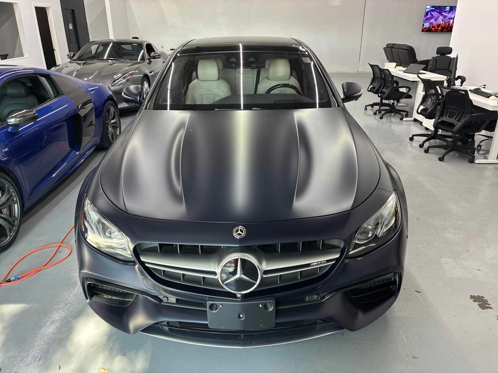 Mercedes-Benz E 63 AMG S * АвтоКредит * (ЦЕНА ДО БГ), снимка 2 - Автомобили и джипове - 56228975