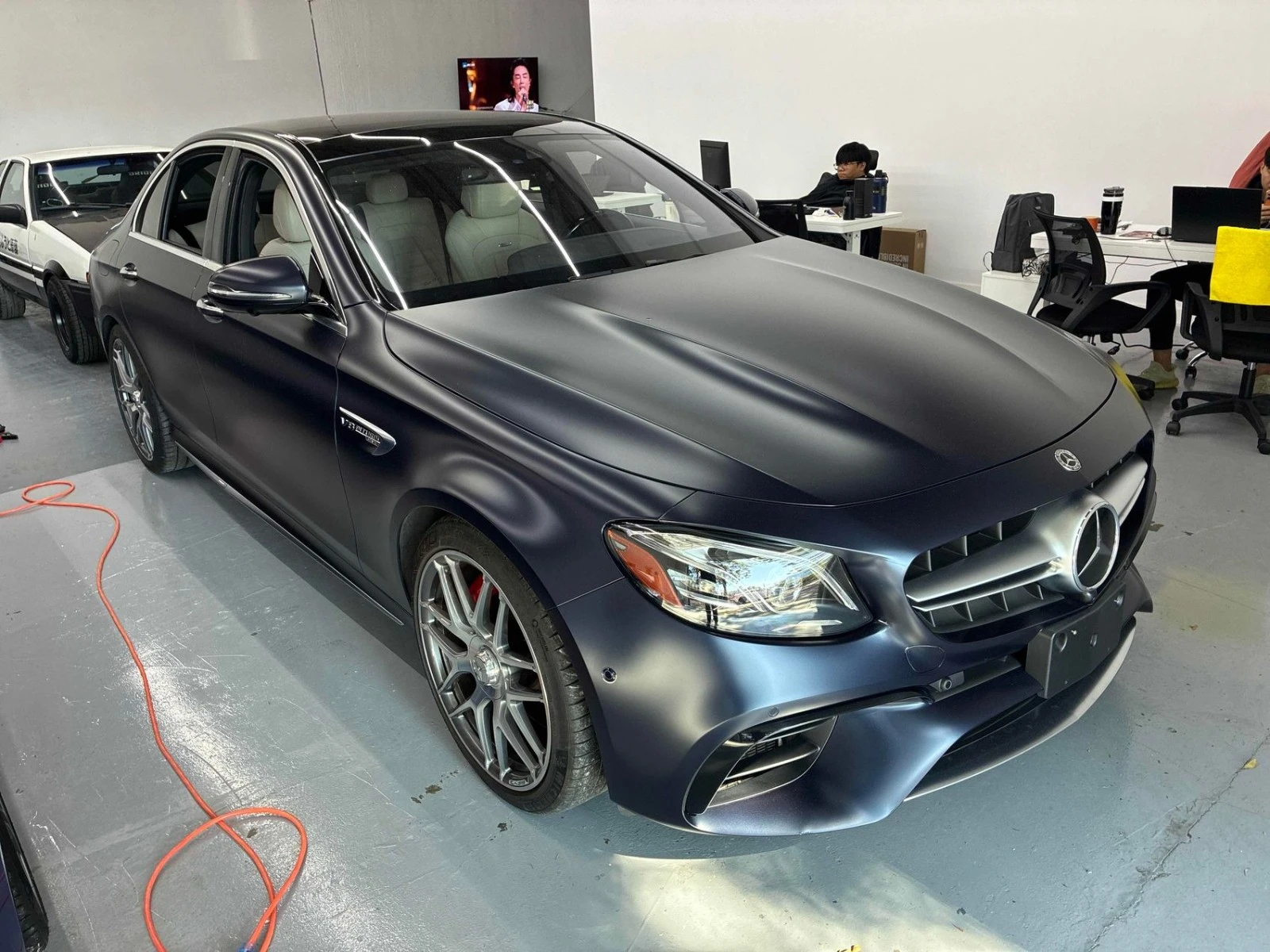 Mercedes-Benz E 63 AMG S * АвтоКредит * (ЦЕНА ДО БГ), снимка 3 - Автомобили и джипове - 56228975