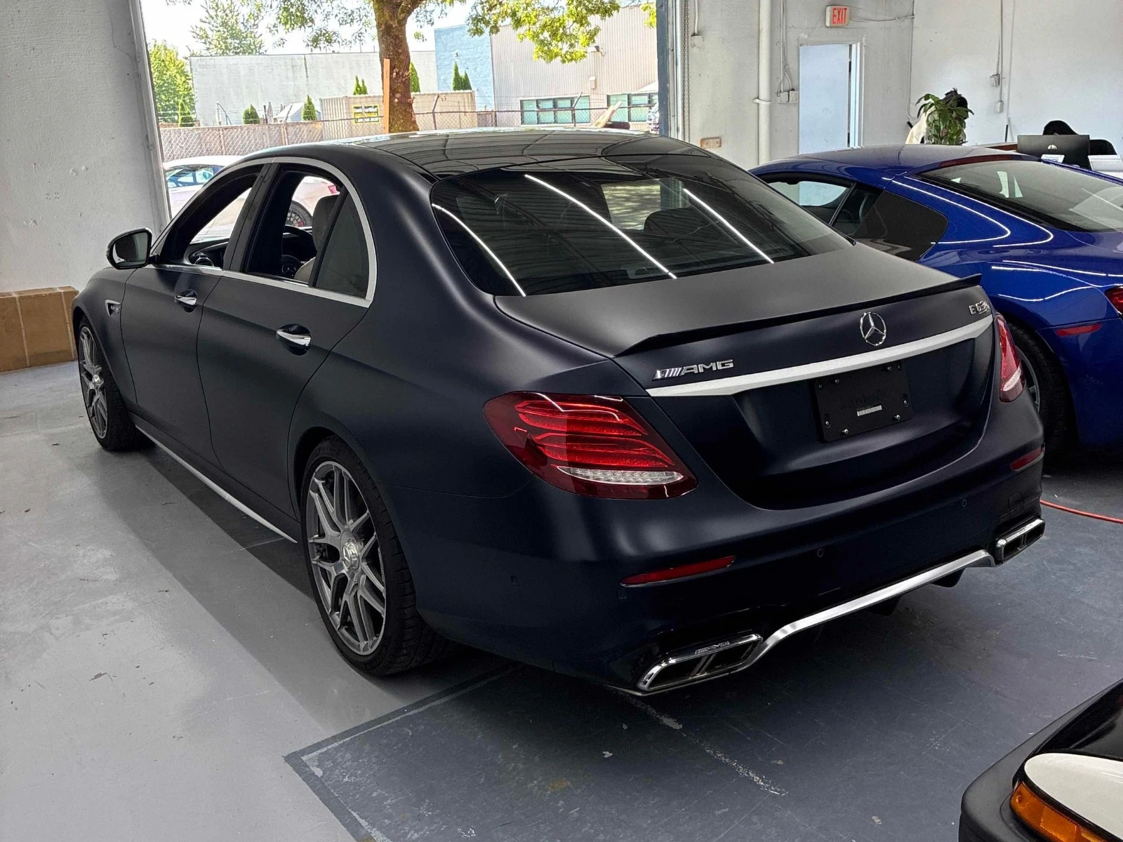 Mercedes-Benz E 63 AMG S * АвтоКредит * (ЦЕНА ДО БГ), снимка 4 - Автомобили и джипове - 56228975