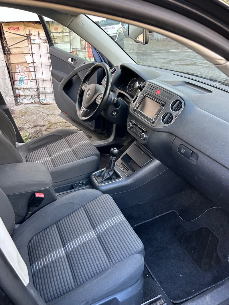 VW Tiguan, снимка 16 - Автомобили и джипове - 47429791