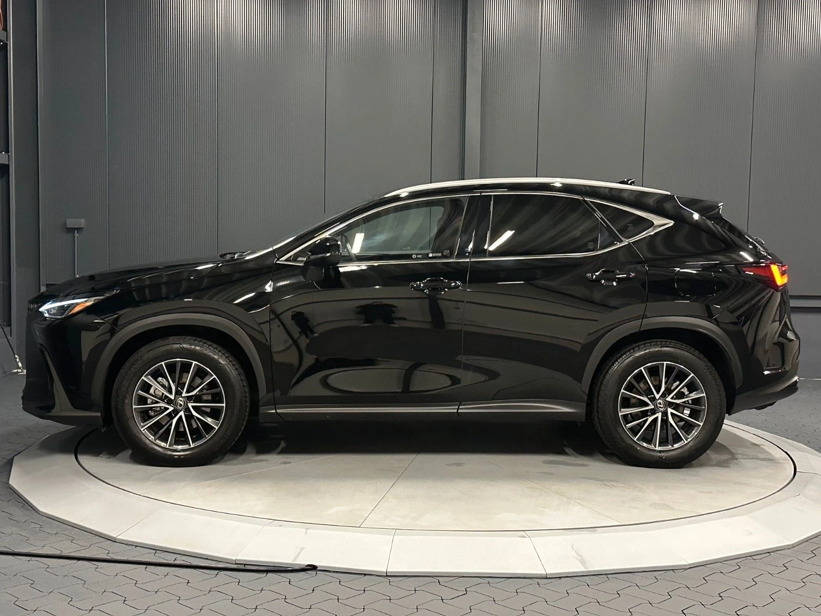 Lexus NX 350h NX 350 h Business Line NEW 9000KM ОЧАКВАН ВНОС  - изображение 7