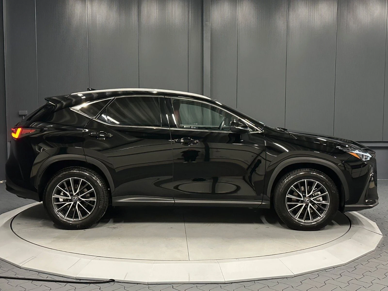 Lexus NX 350h NX 350 h Business Line NEW 9000KM ОЧАКВАН ВНОС  - изображение 6