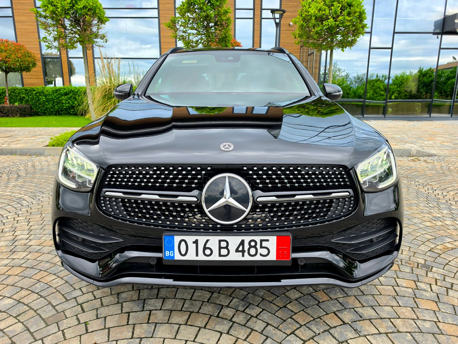 Mercedes-Benz GLC 220 FACE* AMG* DISTRONIC* DIGITAL* TOP* , снимка 2 - Автомобили и джипове - 54648547