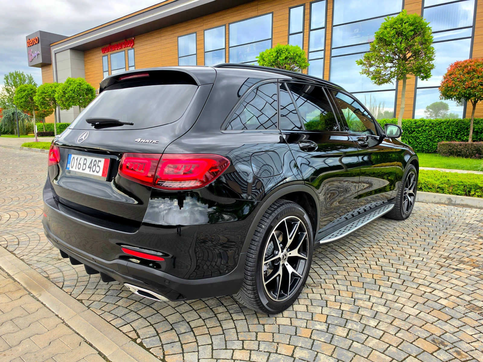 Mercedes-Benz GLC 220 FACE* AMG* DISTRONIC* DIGITAL* TOP* , снимка 5 - Автомобили и джипове - 54648547
