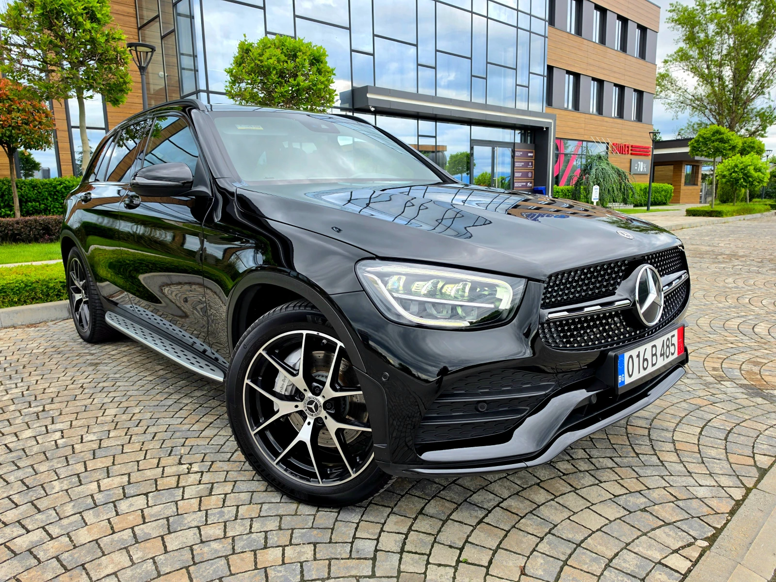 Mercedes-Benz GLC 220 FACE* AMG* DISTRONIC* DIGITAL* TOP* , снимка 3 - Автомобили и джипове - 54648547