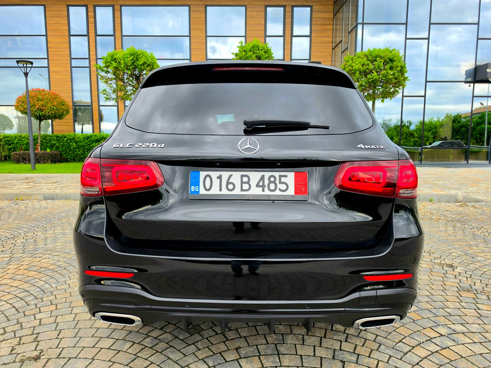Mercedes-Benz GLC 220 FACE* AMG* DISTRONIC* DIGITAL* TOP* , снимка 6 - Автомобили и джипове - 54648547