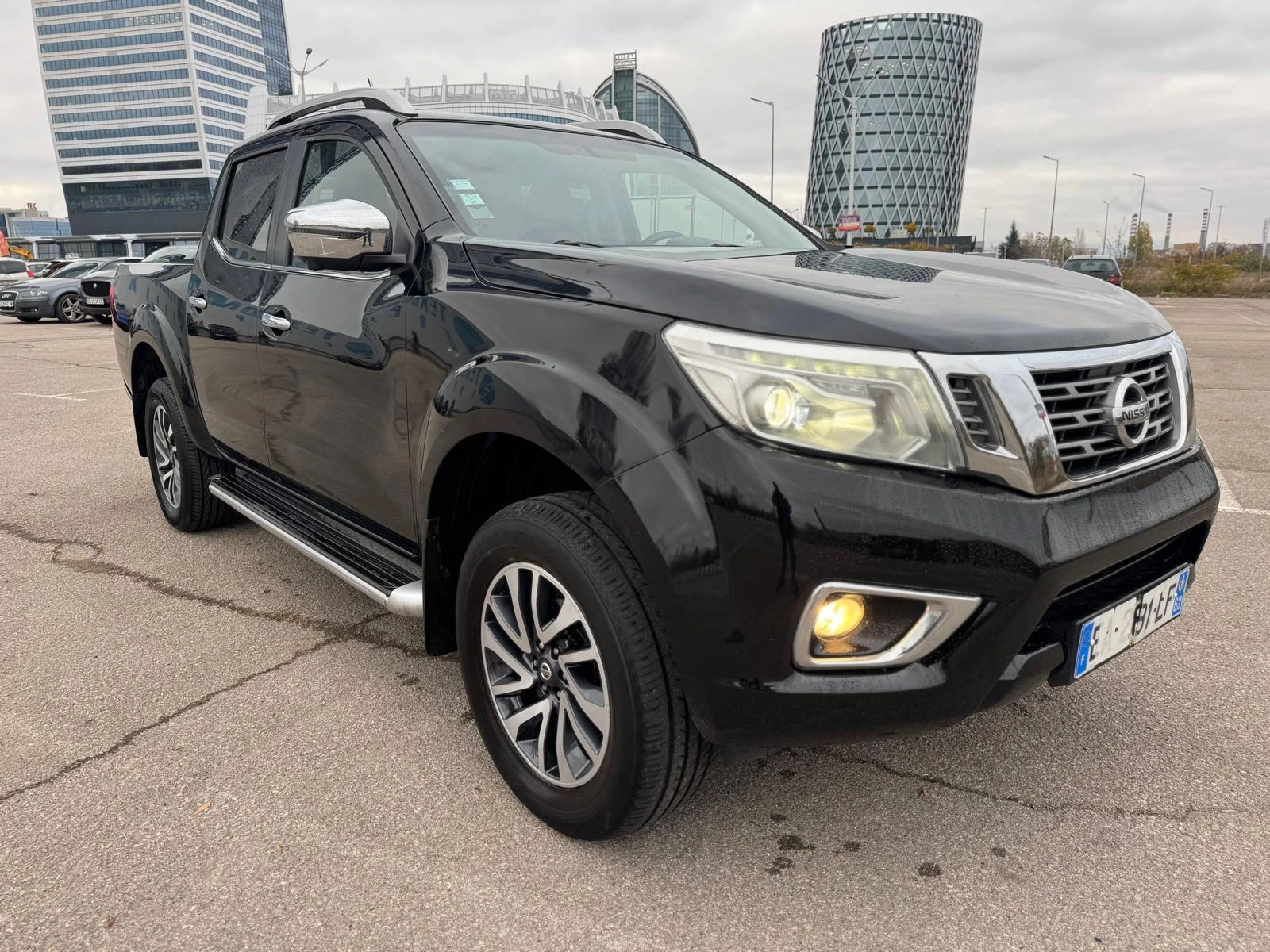 Nissan Navara NP300-2.3dCI-190-AUTO-NAVI-кожа, снимка 3 - Автомобили и джипове - 54911596