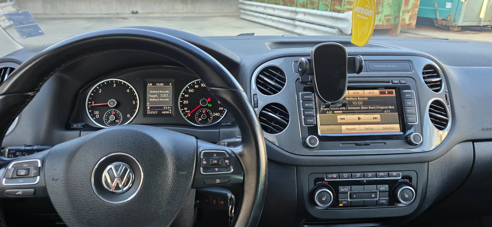 VW Tiguan 2.0TDI 4x4, снимка 7 - Автомобили и джипове - 55426196