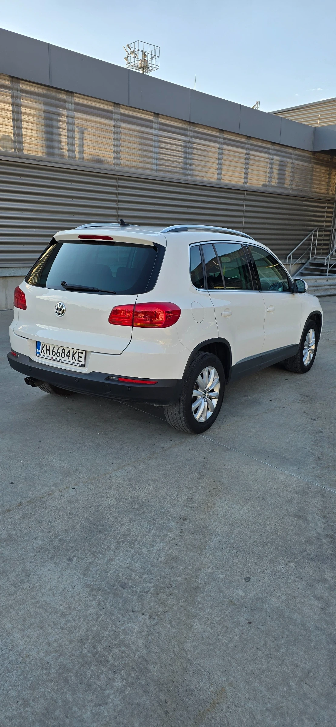 VW Tiguan 2.0TDI 4x4, снимка 3 - Автомобили и джипове - 55426196