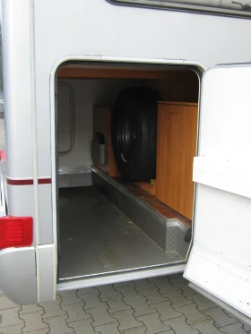 Кемпер HYMER / ERIBA VAN572, снимка 15